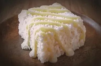 Cuscuz de tapioca com leite condensado e coco